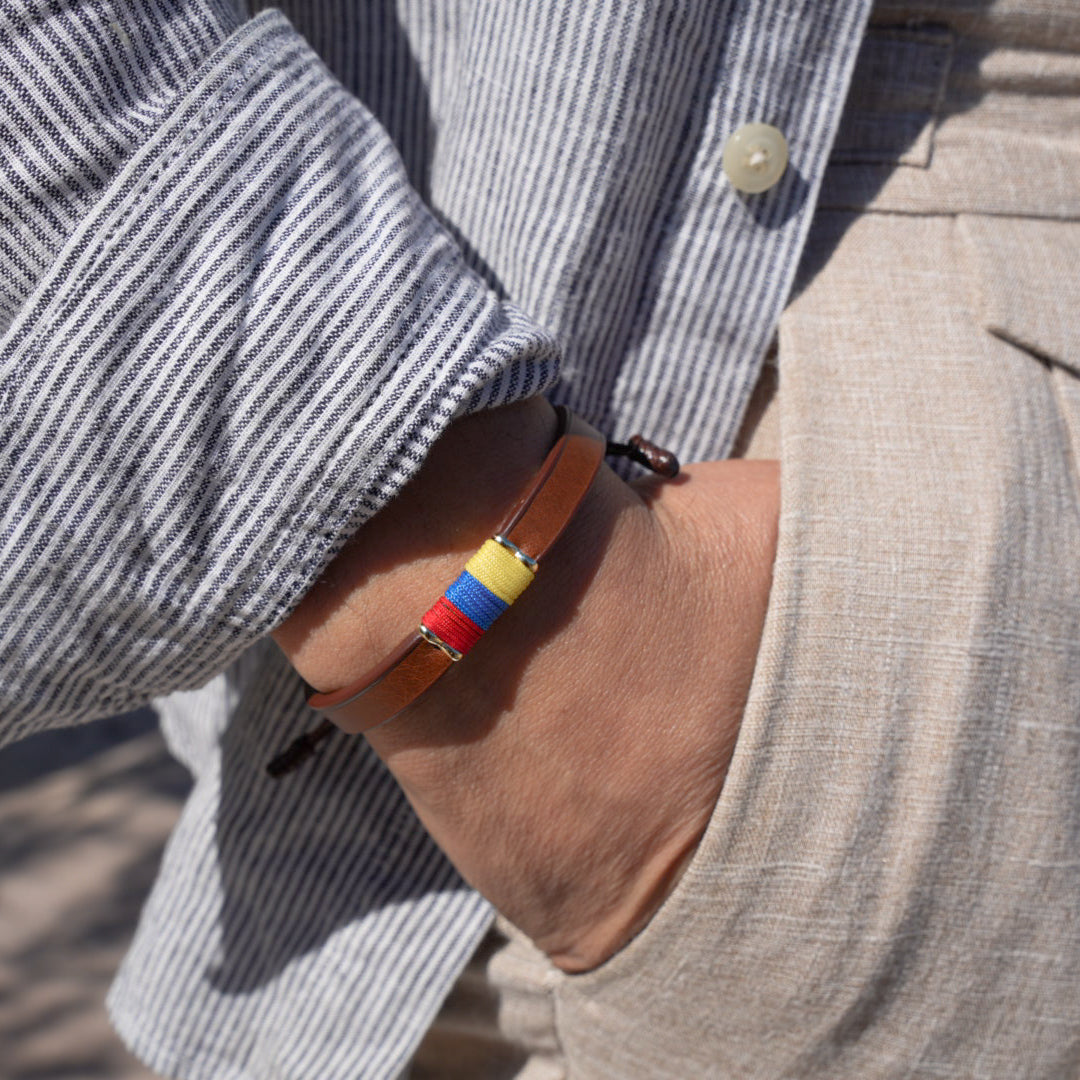 Pulsera Holy Colombia en cuero genuino mate